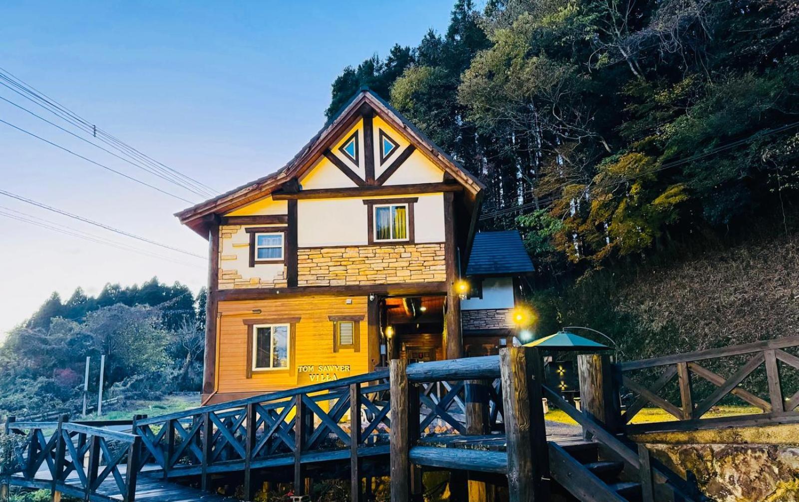 Yufuin Log House No Yado Tom Sawyer Hotel ภายนอก รูปภาพ
