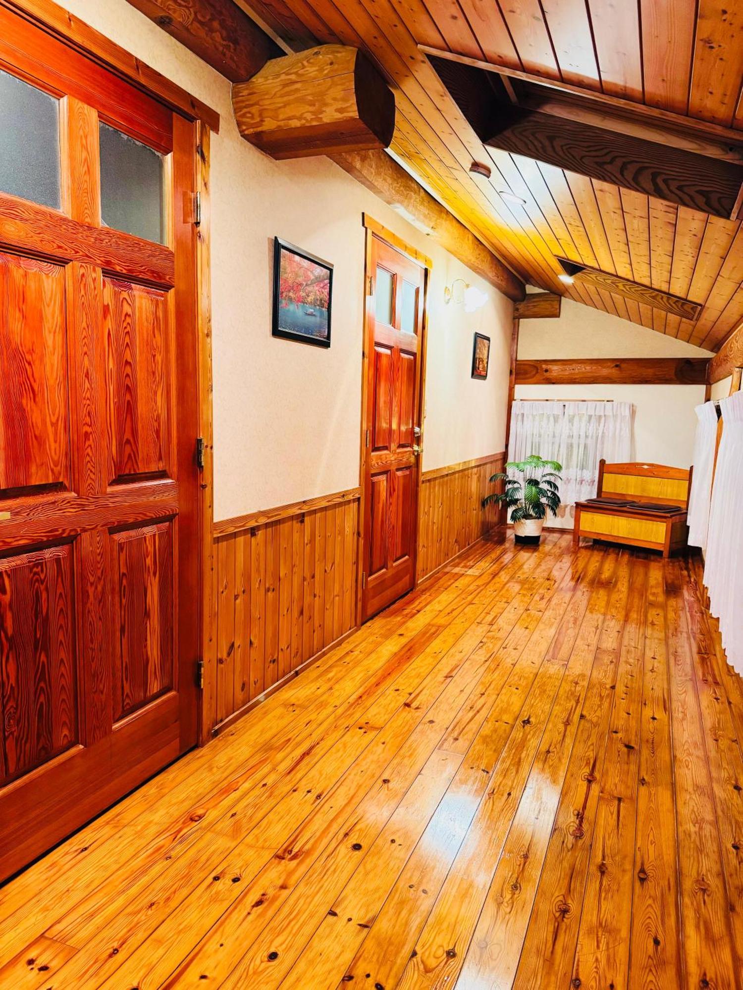 Yufuin Log House No Yado Tom Sawyer Hotel ภายนอก รูปภาพ